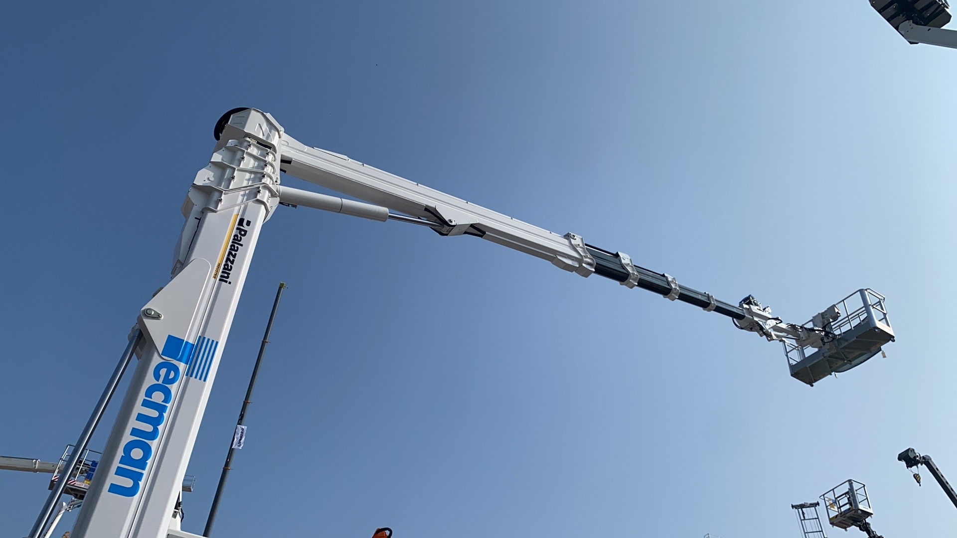 58米蜘蛛式高空作業(yè)平臺(tái) 58米蜘蛛式高空作業(yè)平臺(tái)